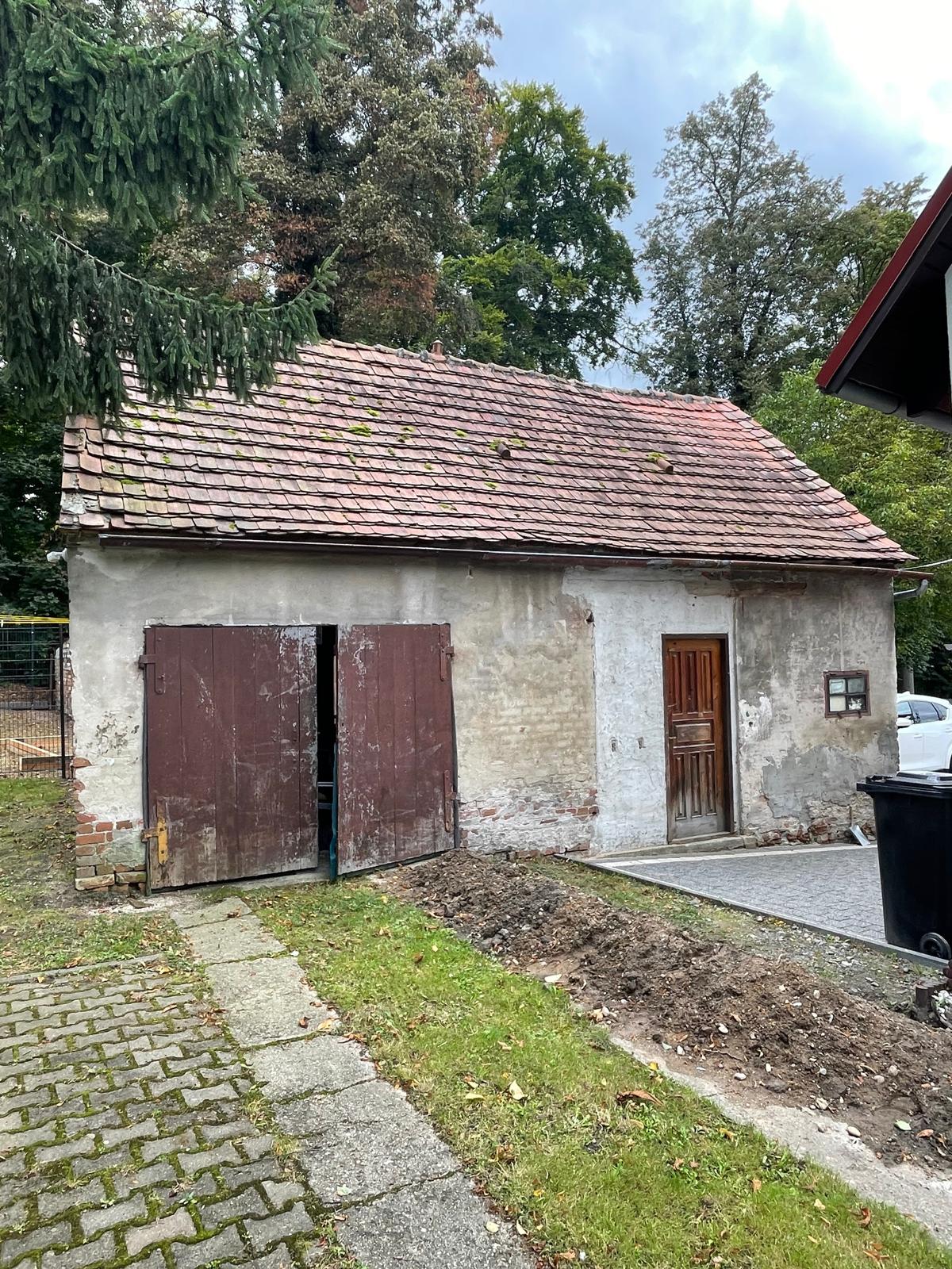 Przed - Wymiana pokrycia dachowego na budynku gospodarczym